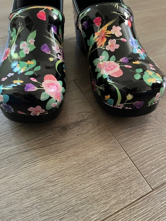 Dansko Black Floral Patent Clogs - Picture 4 of 6
